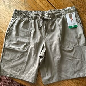 Nwt xl ladies Bermuda shorts tan